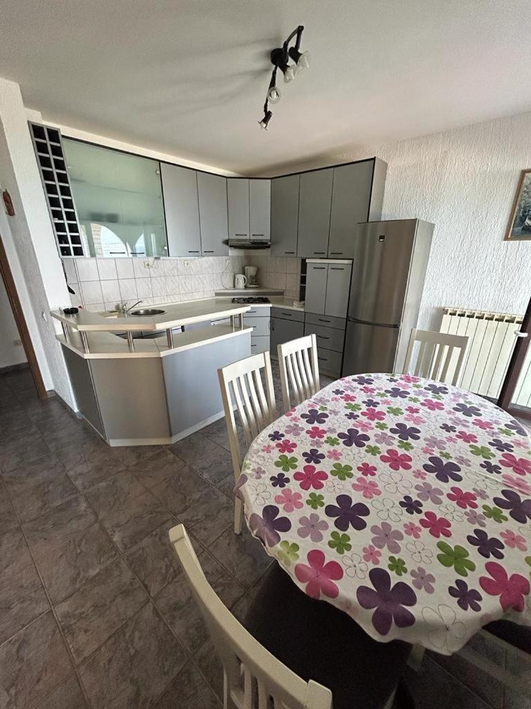 Apartments By The Sea Slatine, Ciovo - 1128 Zewnętrze zdjęcie